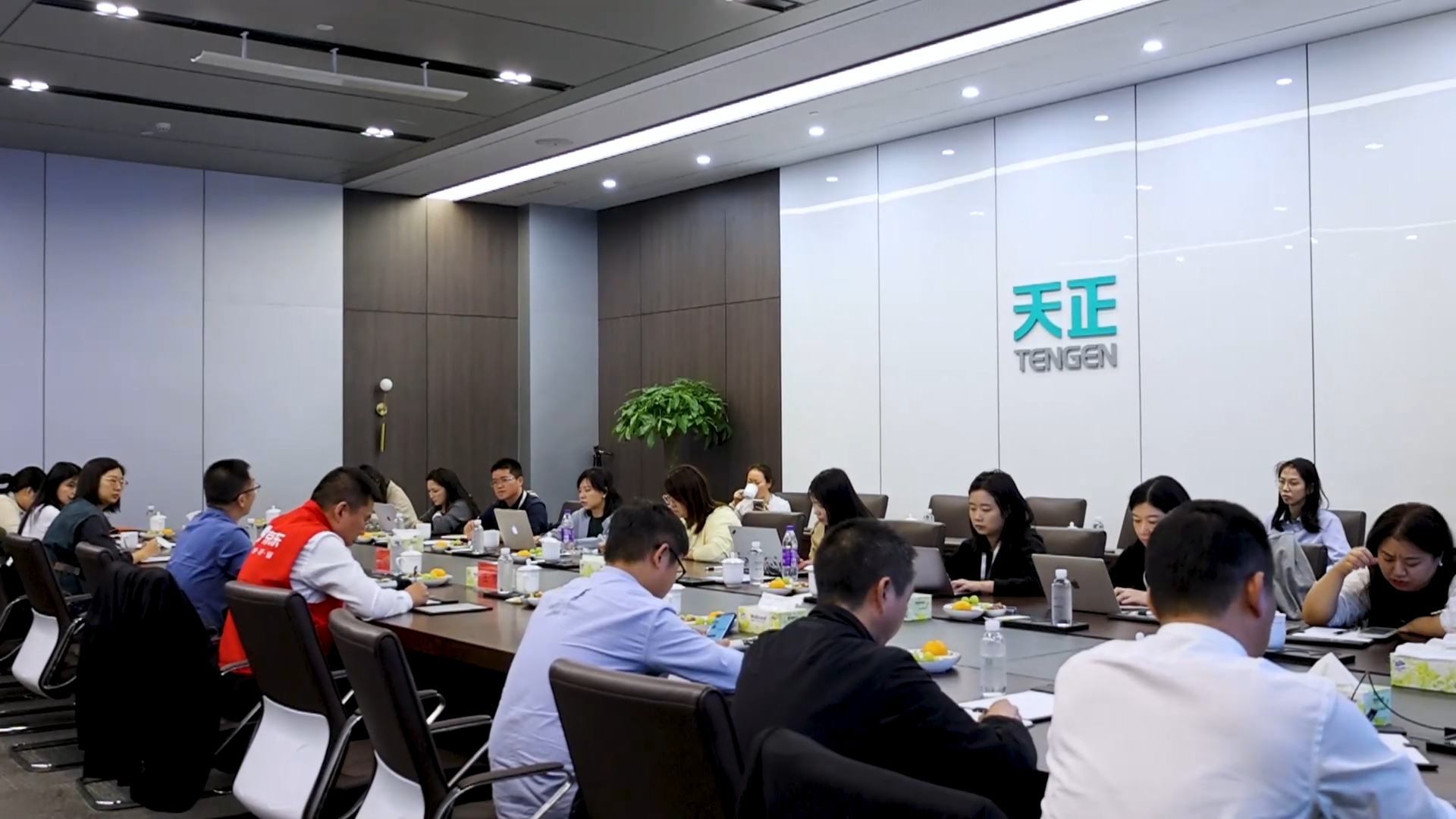 京东工业走进后宫露营，探访产业数智化之路！
